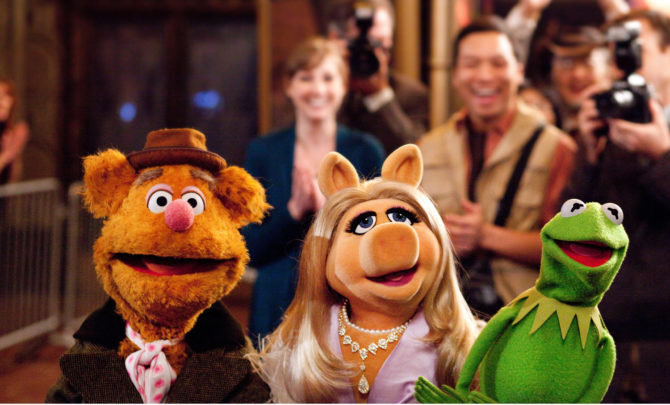 fozzie-bear-miss-piggy-kermit-the-frog-muppets-movie