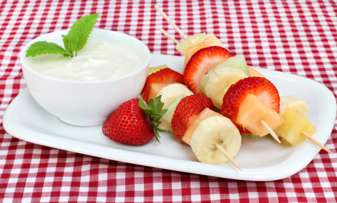 greek-yogurt-fruit-dip