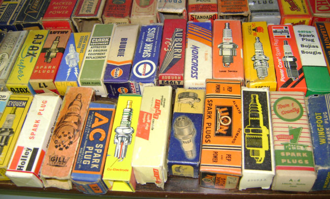 vintage-spark-plug-boxes