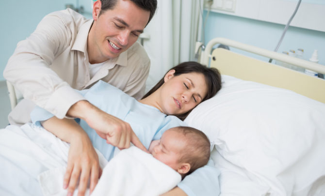 parents-with-newborn