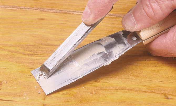 clean putty knife