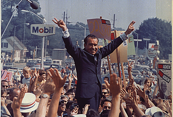 Richard_Nixon_campaign_rally_1968