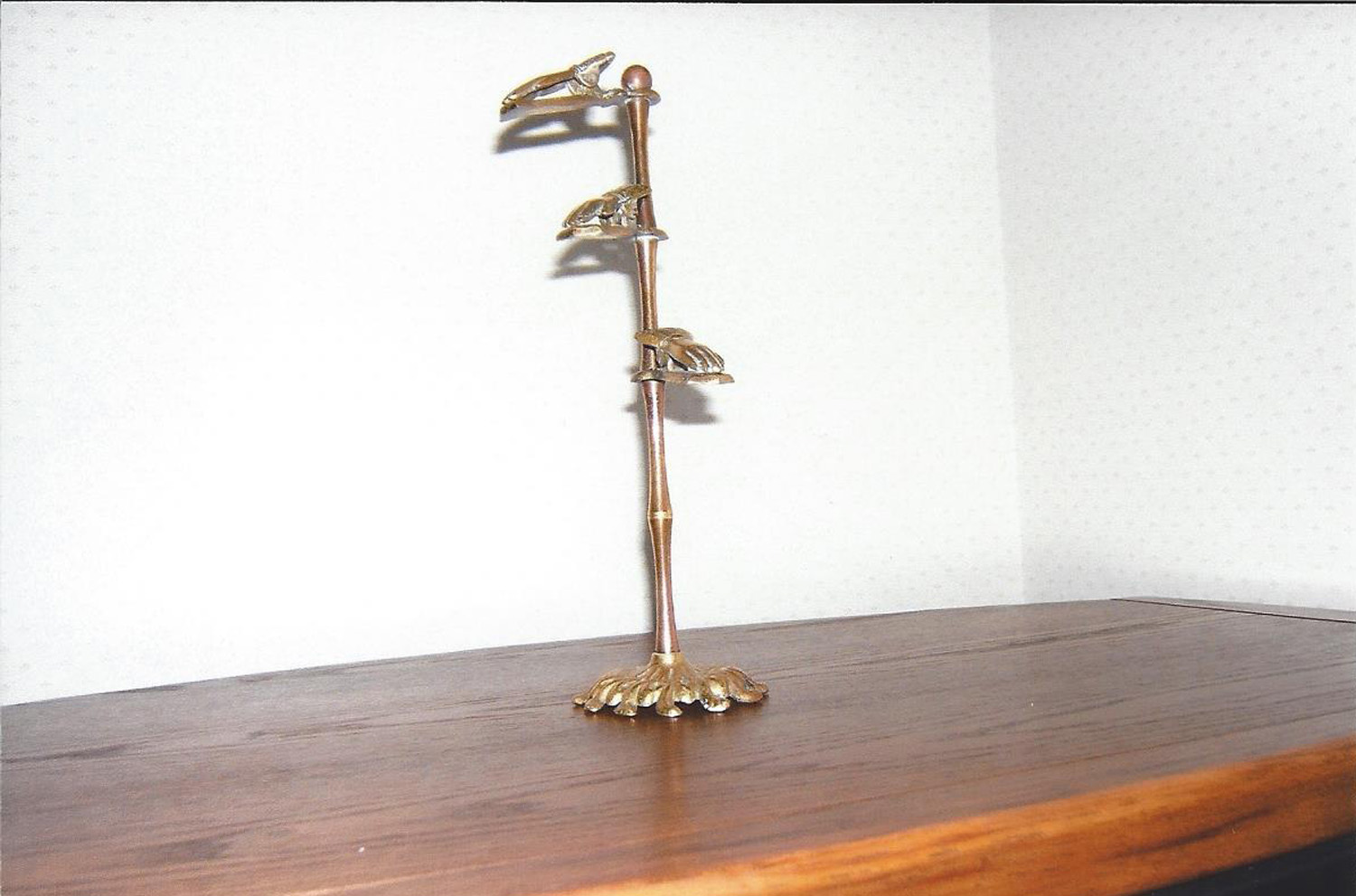 Vintage Clip Stand Makes 'Handy' Inheritance American Profile