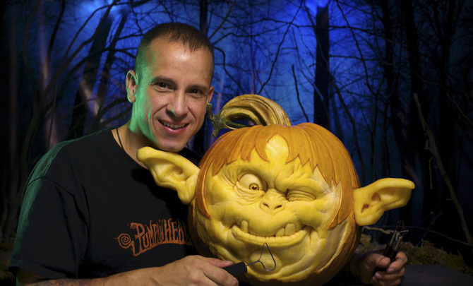 Master Pumpkin Carver Matt Villafane