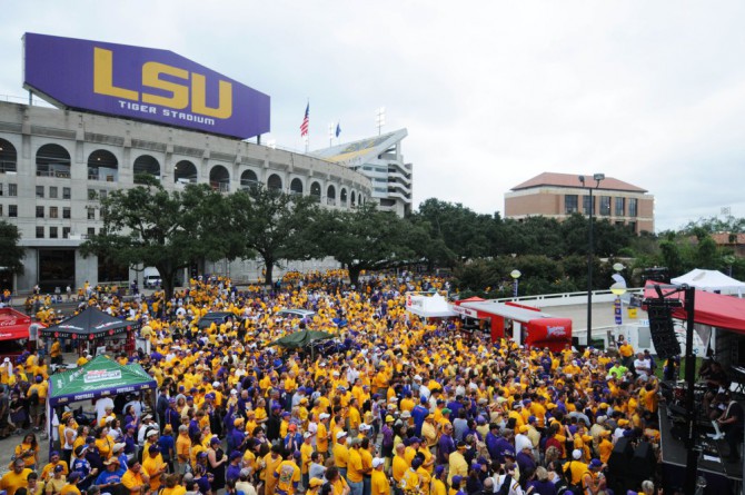 miami dolphins fans hold a tailgate party in the car park at sun life  stadium miami florida usa Stock Photo - Alamy