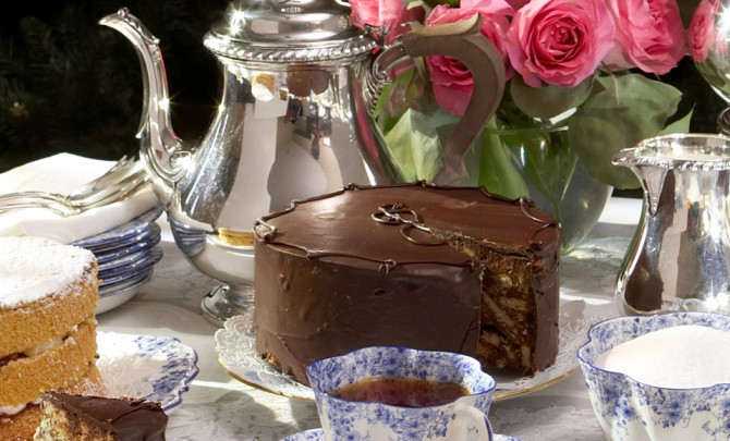 royal-wedding-chocolate_biscuit_cake